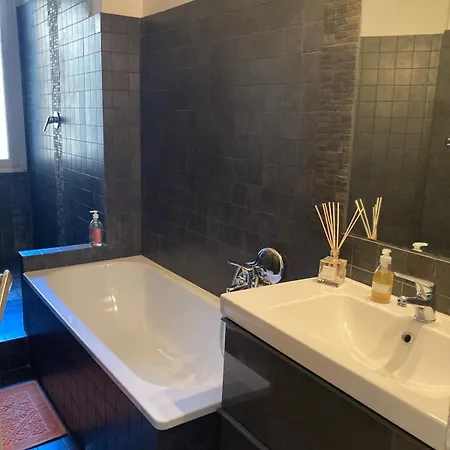 Appartement Two-minute Walk To Libia Metro *