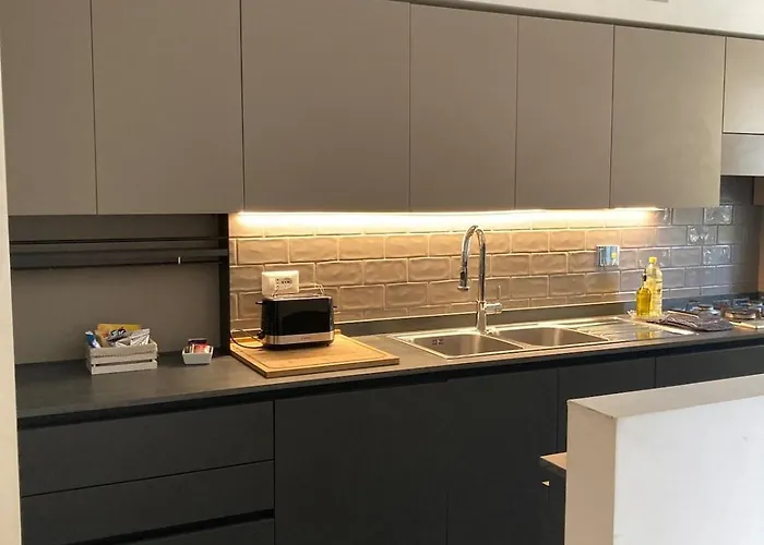 Apartment Two-minute Walk To Libia Metro *