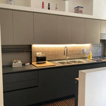 Apartment Two-minute Walk To Libia Metro *